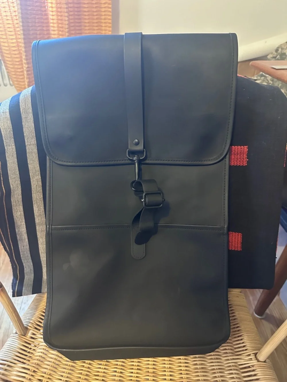 Rains backpack - Picture 2 of 6